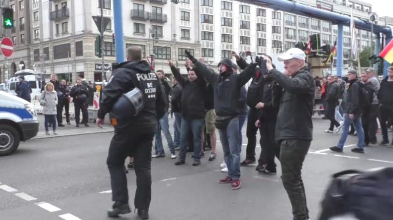 Berlin am Tag der Einheit: Tausende Linke und Rechte tragen gegenseitigen Hass auf die Straßen