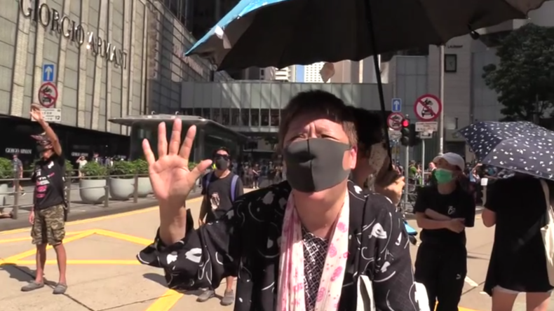 Hongkong: Tausende maskierte Demonstranten überfluten Straßen gegen Anti-Masken-Gesetz