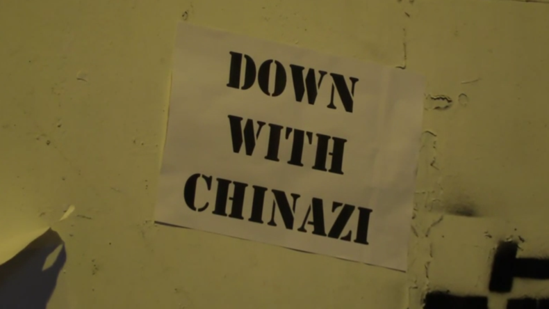 Hongkong: Graffiti und Banner setzen China mit Nazismus gleich