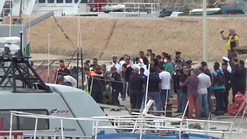 Schlepperboot kentert vor Lampedusa: Mindestens 13 Frauen ertrunken