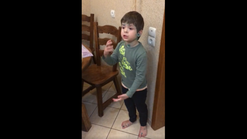 Virales Video: Sechsjährigem platzt der Kragen, weil seine Familie eine Maus tötete
