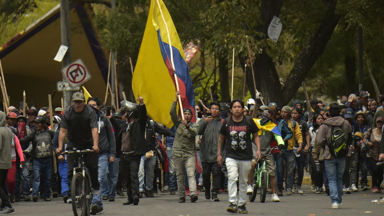 LIVE: Ecuadors Regierung flüchtet – Proteste der Indigenen in Quito