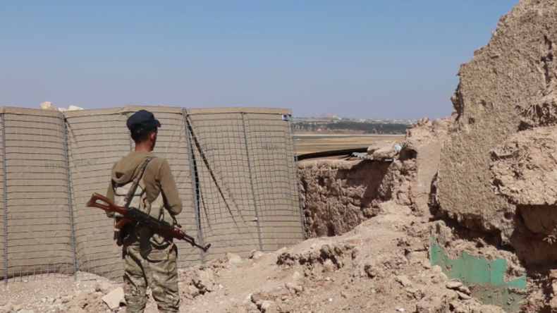 Drohender Konflikt an syrisch-türkischer Grenze: USA lassen Kurden in Militärbasis allein zurück