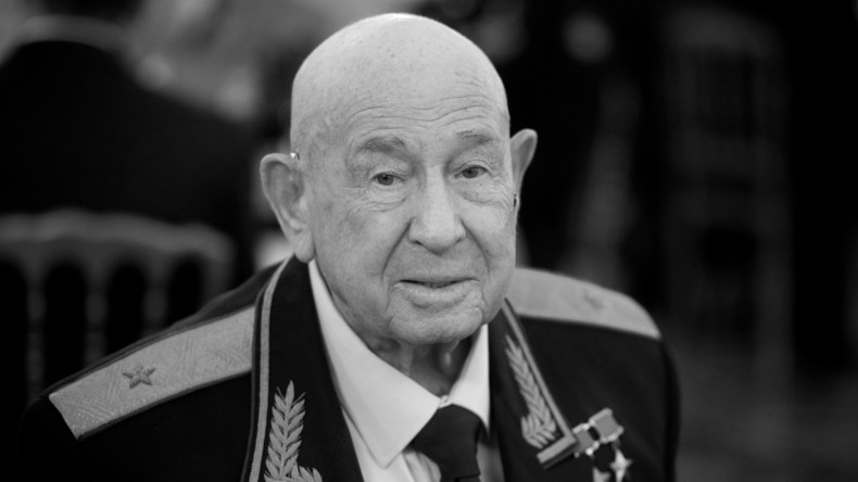 Erster Spaziergänger im All: Russischer Raumfahrt-Pionier Alexei Leonow gestorben