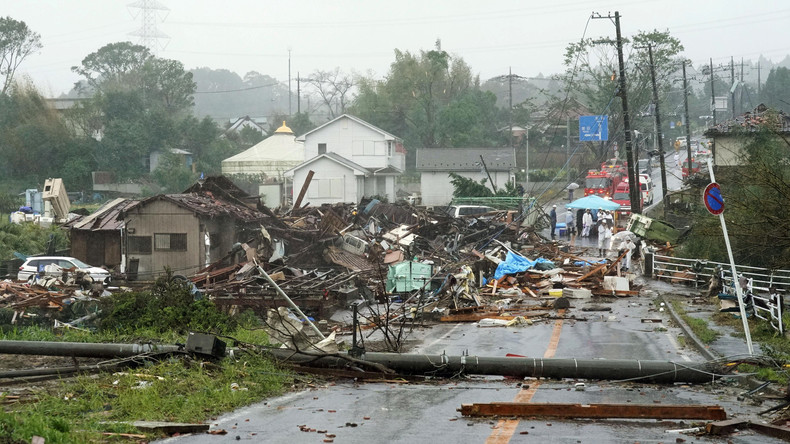 Japan im Auge eines heftigen Taifuns: Erste Schäden und Verletzte