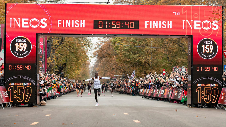 Der Marathon-Gott: Kenianer Kipchoge läuft 42 Kilometer in unter zwei Stunden