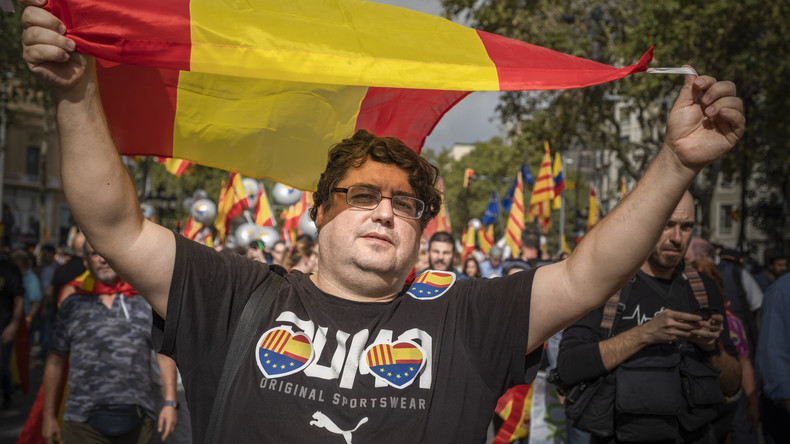 LIVE: Anti-Unabhängigkeitsmarsch findet in Barcelona statt