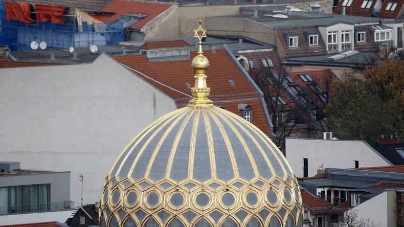 Nach Angriff auf Berliner Synagoge: Der Messer-Angreifer läuft frei herum