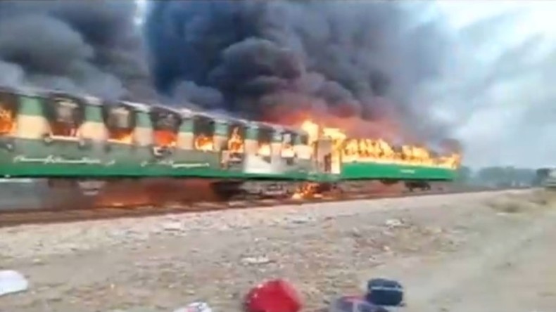 Pakistan: Explosion und Brand in Zug – Mindestens 65 Tote