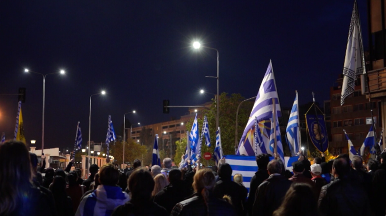 Griechenland: Proteste gegen Migranten-Umsiedlung aufs Festland – Anwohner blockieren Busse