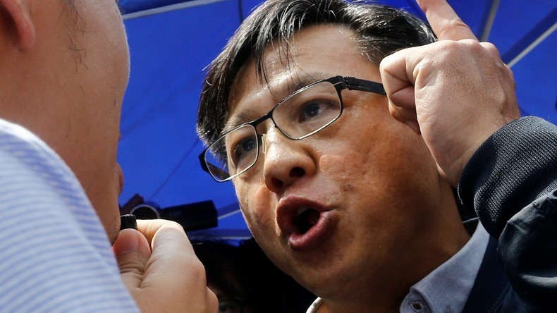 Hongkong: Messerattacke auf Abgeordneten und Protest-Kritiker auf Video festgehalten