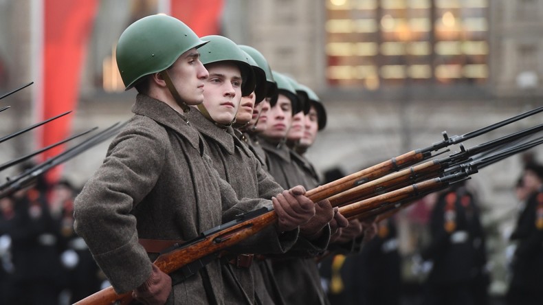 LIVE: Russland gedenkt mit Militärparade in Moskau an historische Heerschau vom 7. November 1941