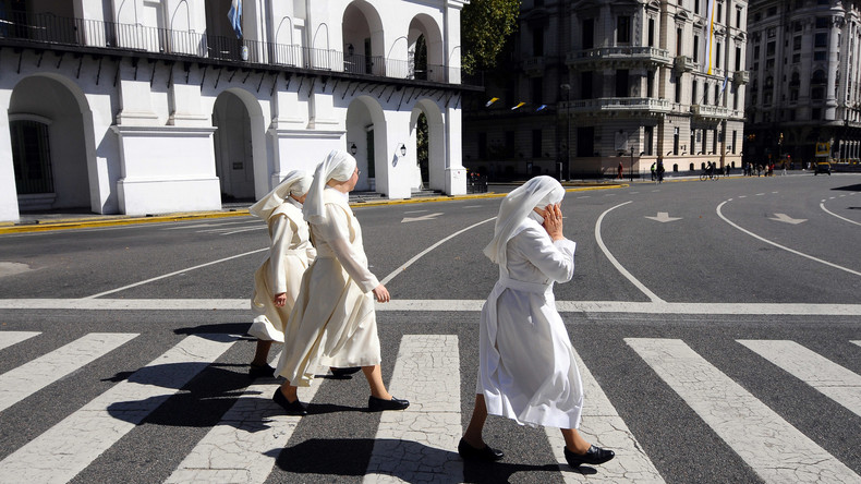 War's der Heilige Geist? Zwei Nonnen kehren schwanger von Missionsreise zurück