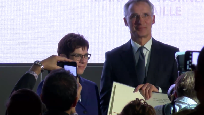 Berlin: NATO-Generalsekretär erhält Auszeichnung für seinen Beitrag zu "Frieden und Sicherheit"