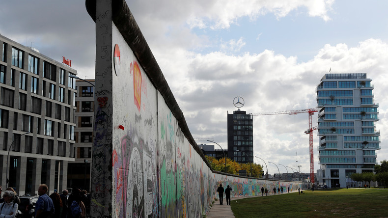 Die Mauer in den Köpfen – Trotz Wiedervereinigung immer noch getrennt? (Video)