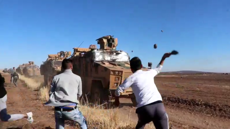 Syrien: Türkische Fahrzeuge bei gemeinsamer Patrouille mit Russland mit Steinen beworfen