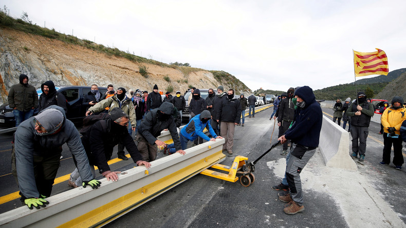 Katalanische Demonstranten blockieren Verkehrsverbindungen zwischen Frankreich und Spanien
