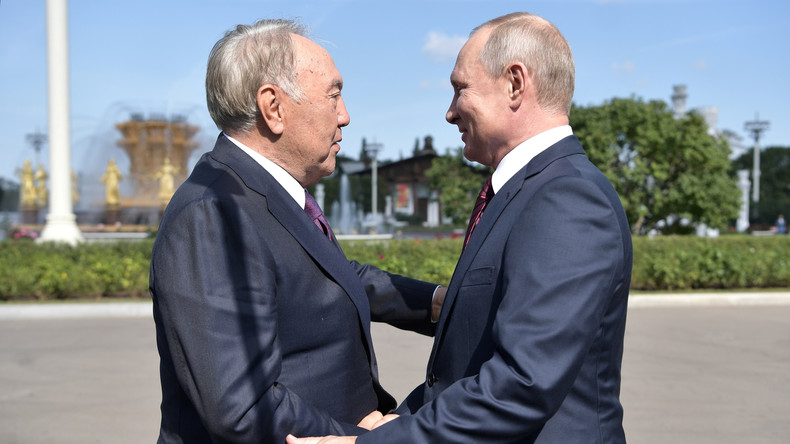 Ehemaliger kasachischer Präsident will Putin und Selenskij zu Gesprächen einladen