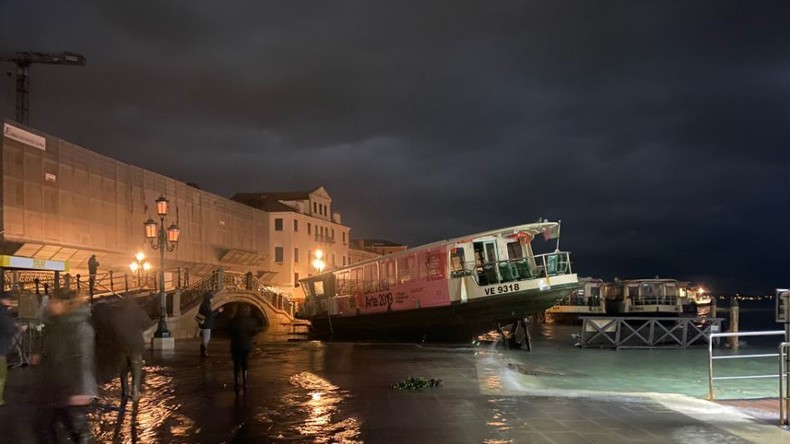 Venedig unter Wasser: Bürgermeister ruft Notstand aus (Video)