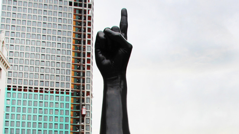 Hommage an den Charakter von Brooklyn oder IS-Symbol? – Statue in New York sorgt für Diskussionen