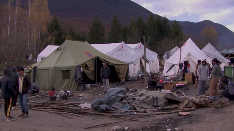 EU-Delegation besucht Skandal-Camp in Bihać: Grenzstadt zur EU von Migrantenstrom völlig überfordert