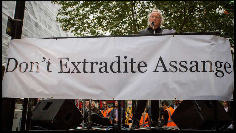 John Pilger: "Die Lügen über Assange müssen jetzt aufhören"