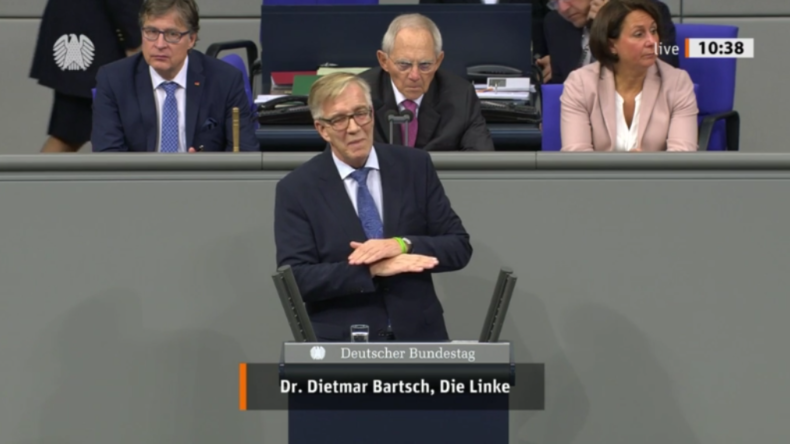 Dietmar Bartsch will Merkels Abtritt: "Blanker Wahnsinn! Deutschland braucht Wohnungen statt Waffen"