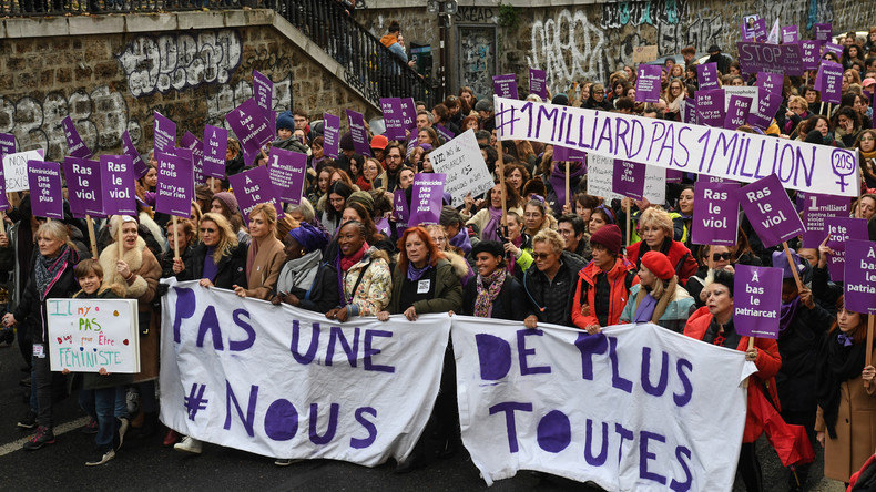 Paris: Zoff unter Feministinnen bei Demo gegen Gewalt gegen Frauen (Video)