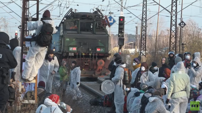Kohleausstieg: "Ende Gelände" besetzt Tagebaue und Gleise in der Lausitz (Video)
