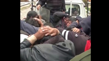 Schockaufnahmen aus Bolivien: Rechtsextreme Milizen machen nach Putsch Jagd auf Morales-Anhänger