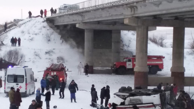 Russland: "Jemand war noch am Leben"  – Augenzeuge beschreibt Minuten nach Busunfall