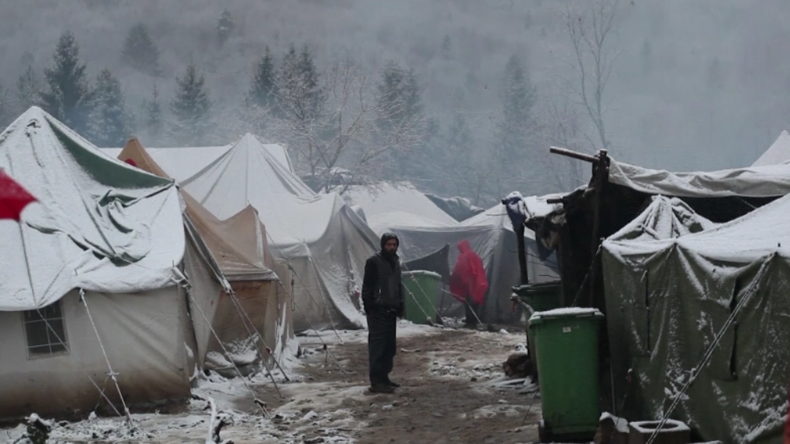 Wintereinbruch im Migrantencamp von Bihać: Die Zelte sind unter dem Schnee zusammengebrochen