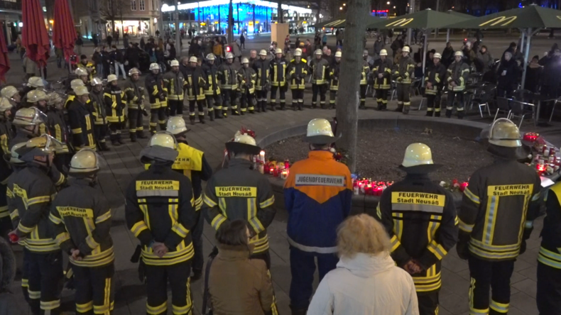 Augsburg: Nach tödlicher Prügelattacke auf Feuerwehrmann – Dutzende Kollegen nehmen Abschied