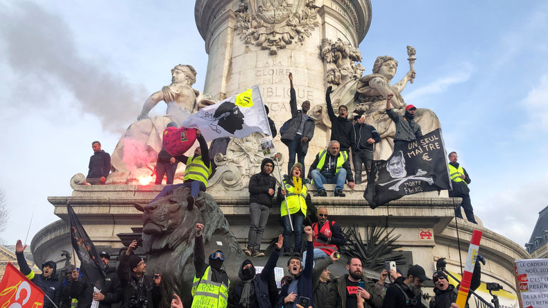 Explosive Stimmung in Frankreich: Proteste gegen Rentenreform reißen nicht ab (Video)