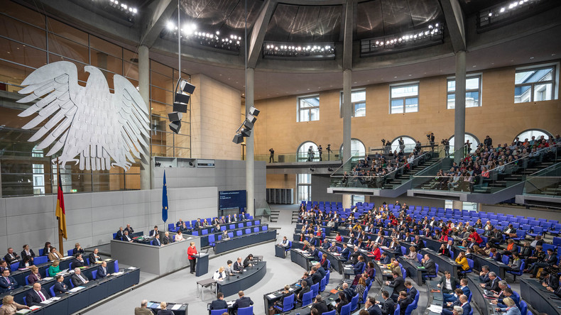 LIVE: 136. Sitzung des Bundestages zu Mieten, Elterngeld und Jobcenter