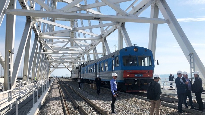 Russland: Bahnstrecke auf der Krim-Brücke freigegeben