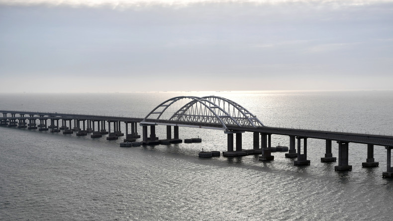Putin gibt Krim-Brücke für Zugverkehr frei