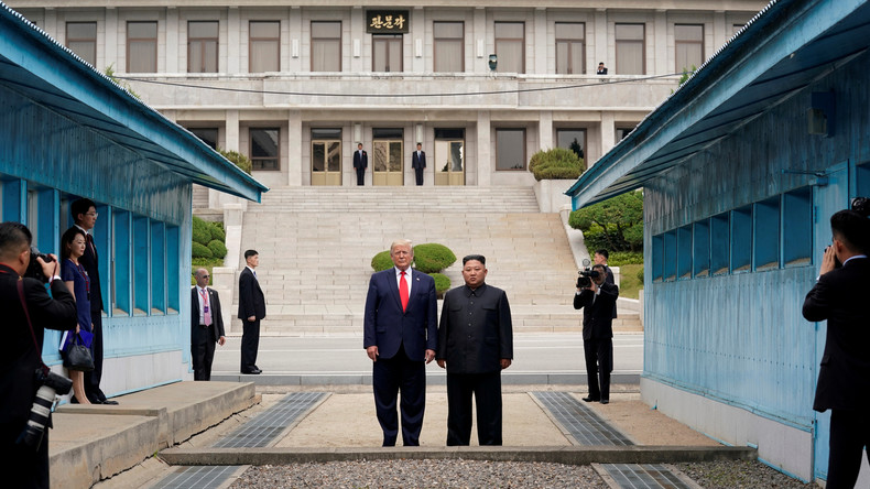 Liebesgrüße aus Pjöngjang – Laut Trump könnte Kim Vase statt Raketentest senden