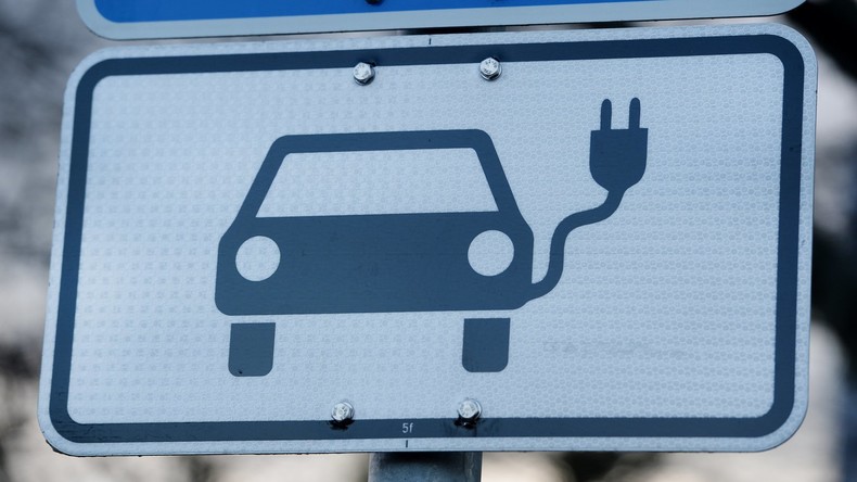 Frankreich erhöht CO2-Steuer für Autobesitzer – Elektroautos als mögliche Alternative