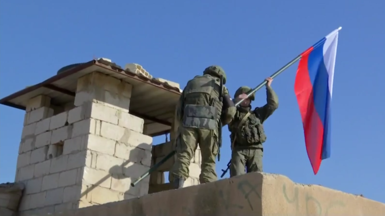 Syrien: Russische Truppen übernehmen ehemaligen Stützpunkt der US-Armee im Gouvernement ar-Raqqa