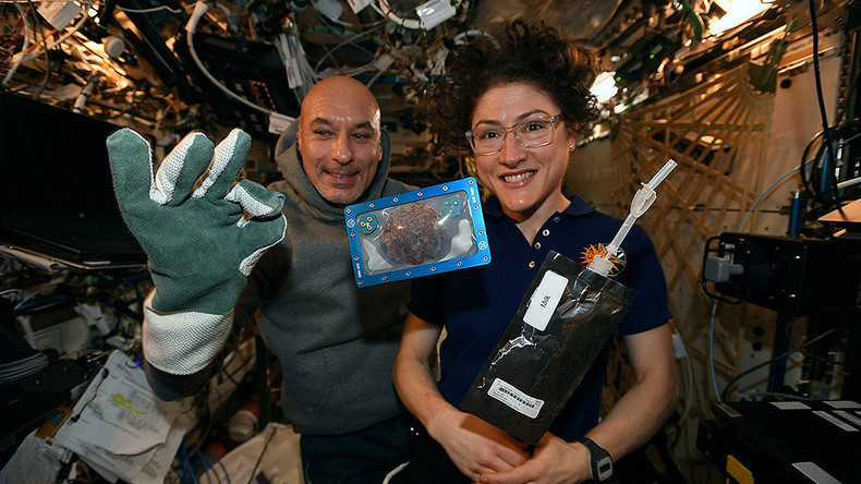 Weihnachtskekse aus dem Weltall: Erster Backversuch auf der ISS erfolgreich