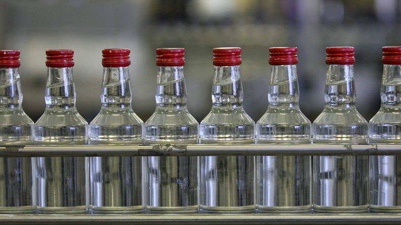 #Alkoholsau? – Russische Rentnerinnen setzen geschlossenes Wodka-Werk wieder in Betrieb