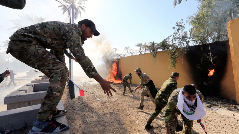 Irakische Demonstranten greifen US-Botschaft in Bagdad an und legen Feuer