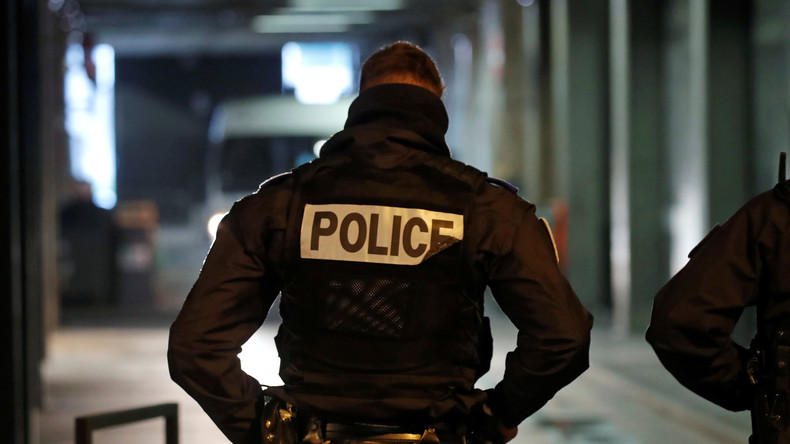 Polizei erschießt mit Messer bewaffneten Angreifer in der Nähe von Paris: 2 Tote und 2 Verletzte
