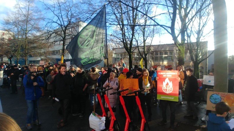LIVE: "Extinction Rebellion" protestiert vor australischer Botschaft in Berlin