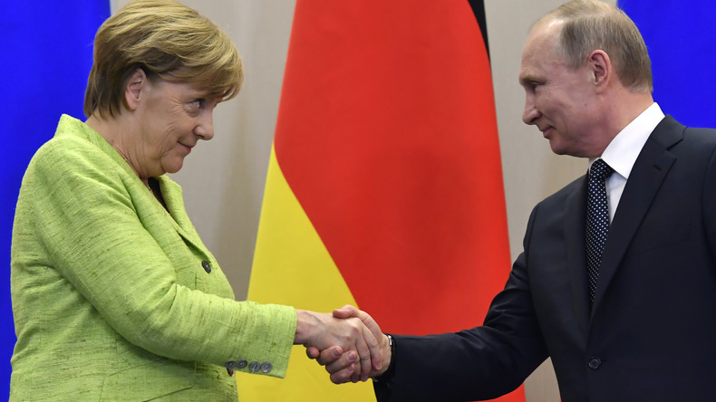 Angela Merkel und Wladimir Putin geben Pressekonferenz in Moskau (mit Simultanübersetzung)