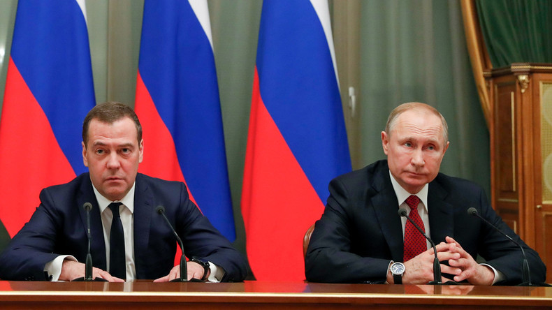 Putin und Medwedew geben gemeinsame Pressekonferenz (Video)