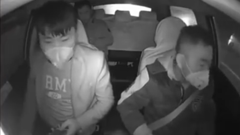 Coronavirus-Panik: Taxifahrer schmeißt hustenden Wuhan-Passagier aus dem Auto