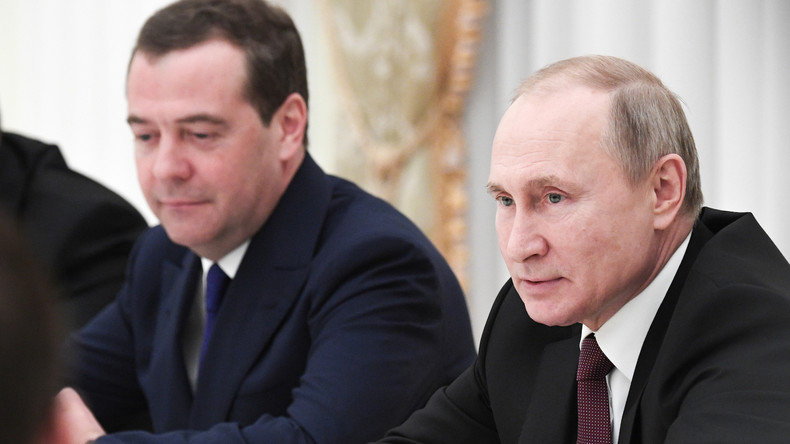 "Es wurde viel getan" – Putin dankt der Regierung unter Dmitri Medwedew