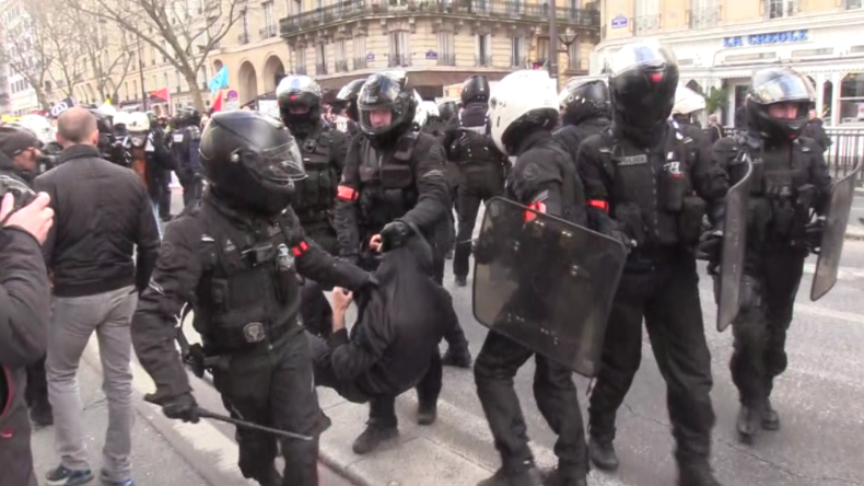 Paris: Erneut Protest und Zusammenstöße mit Polizei wegen Rentenreform